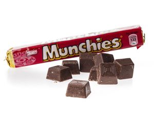 Nestle Munchies 52 g | Kleine Stücke aus Milchschokolade mit Karamell und Keks von Nestle